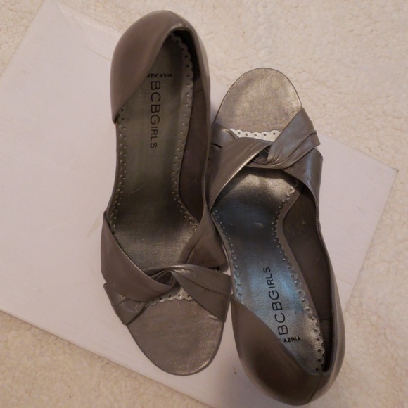 Max Azria BCBGirls silver heels <3 - Picture 4 of 5